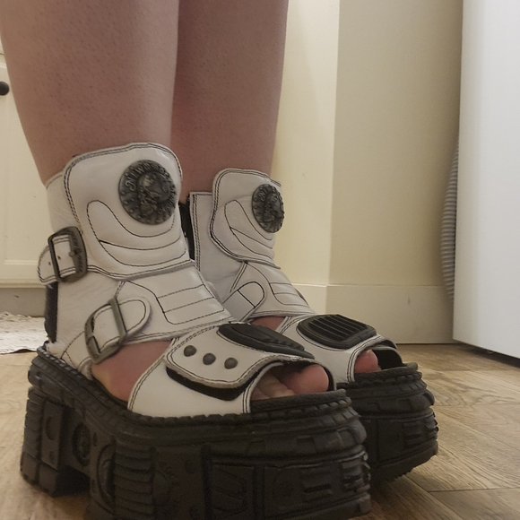 New Rock Tower Ankle Boots - Picture 9 of 11